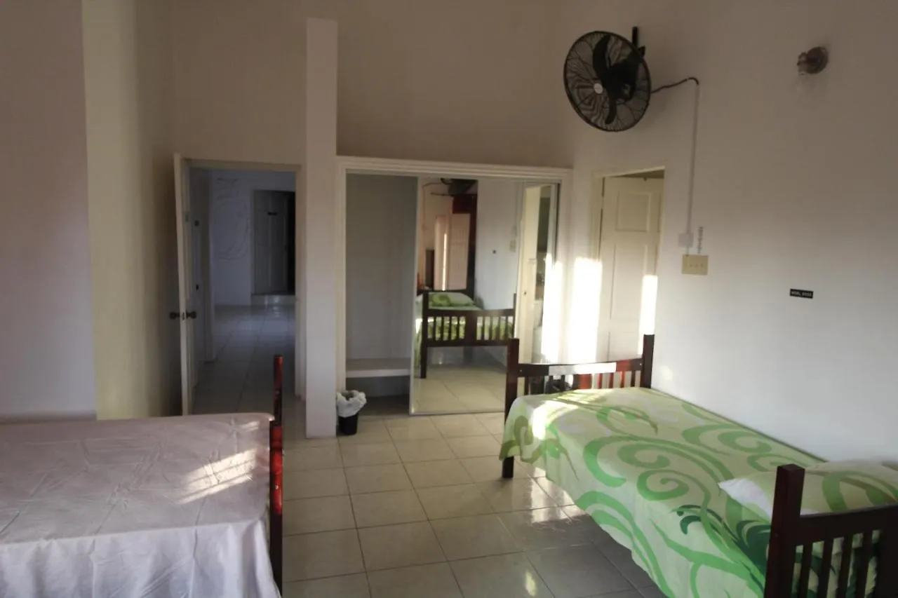 Hostel Belleh23 Kingston Creative Guesthouse Jamaica